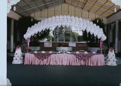 Holiday theme balloon head table