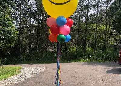 Outside smiling balloon column-Private party