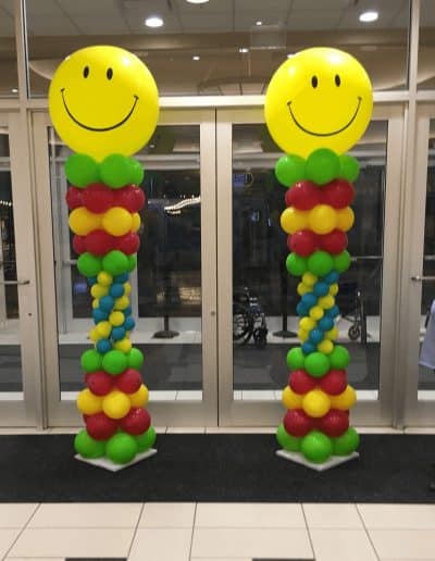 Welcoming smiles balloon column-Tioga Downs